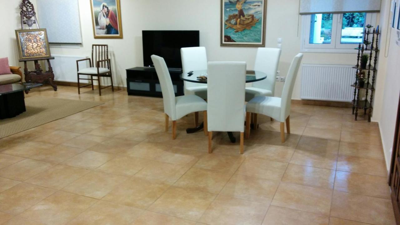 Lovely 2-Bedroom Apartment At Greek Riviera Vári Zewnętrze zdjęcie