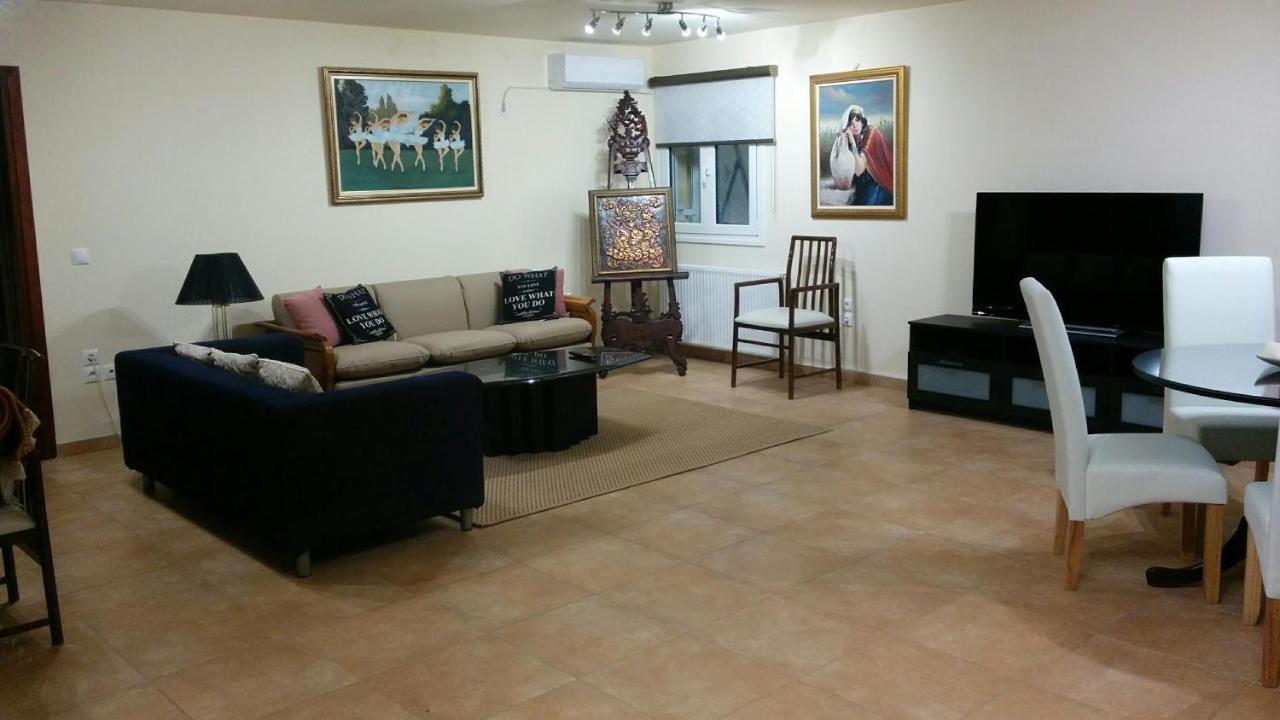 Lovely 2-Bedroom Apartment At Greek Riviera Vári Zewnętrze zdjęcie