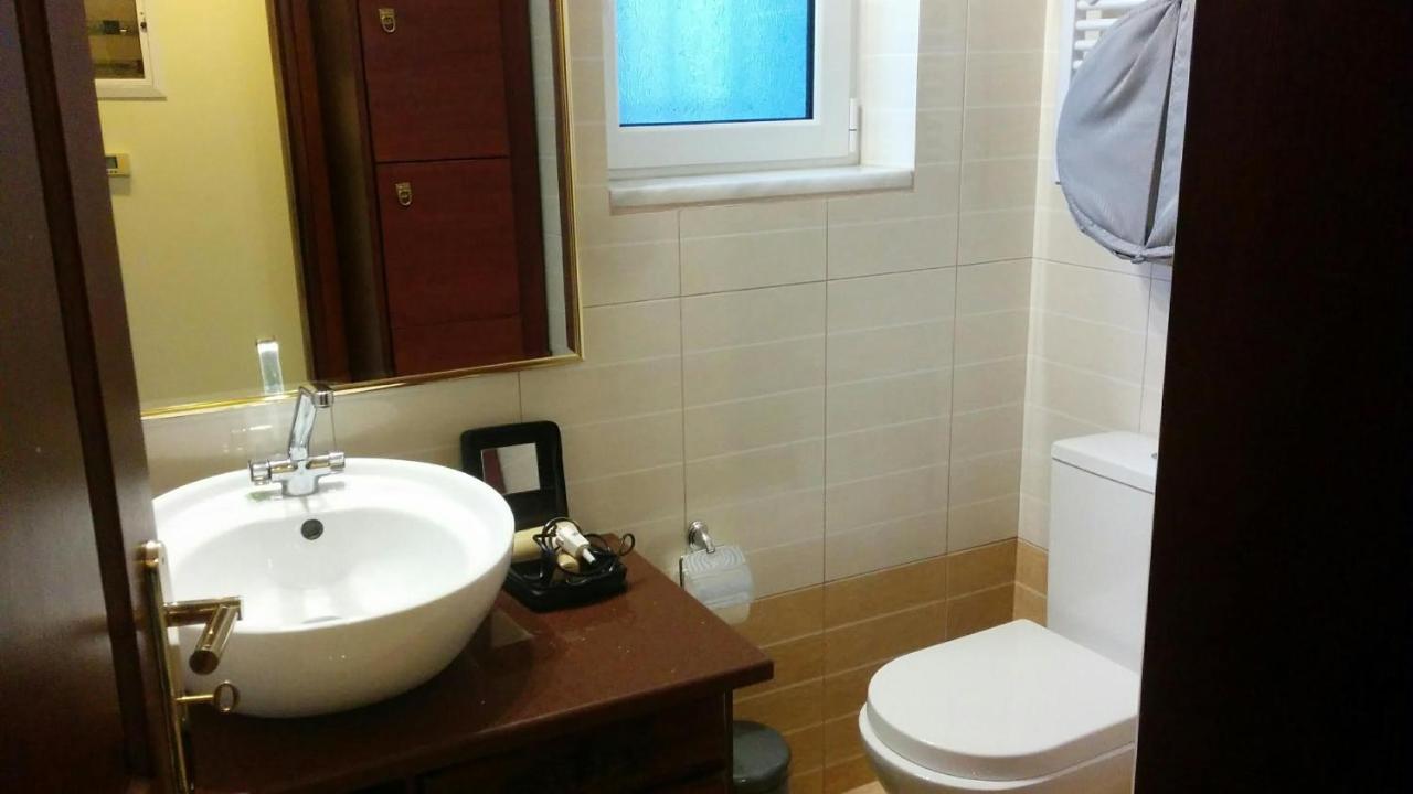 Lovely 2-Bedroom Apartment At Greek Riviera Vári Zewnętrze zdjęcie