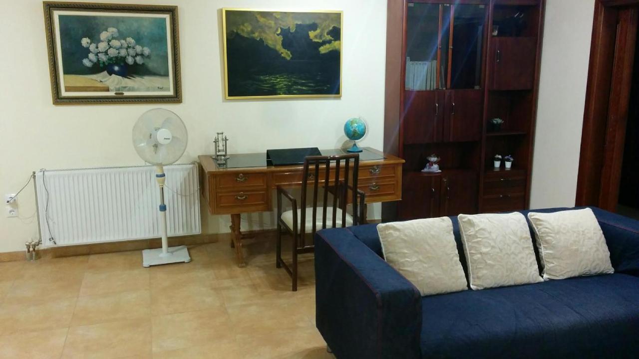 Lovely 2-Bedroom Apartment At Greek Riviera Vári Zewnętrze zdjęcie