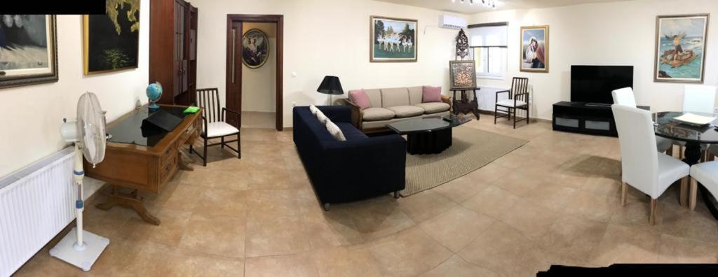 Lovely 2-Bedroom Apartment At Greek Riviera Vári Zewnętrze zdjęcie