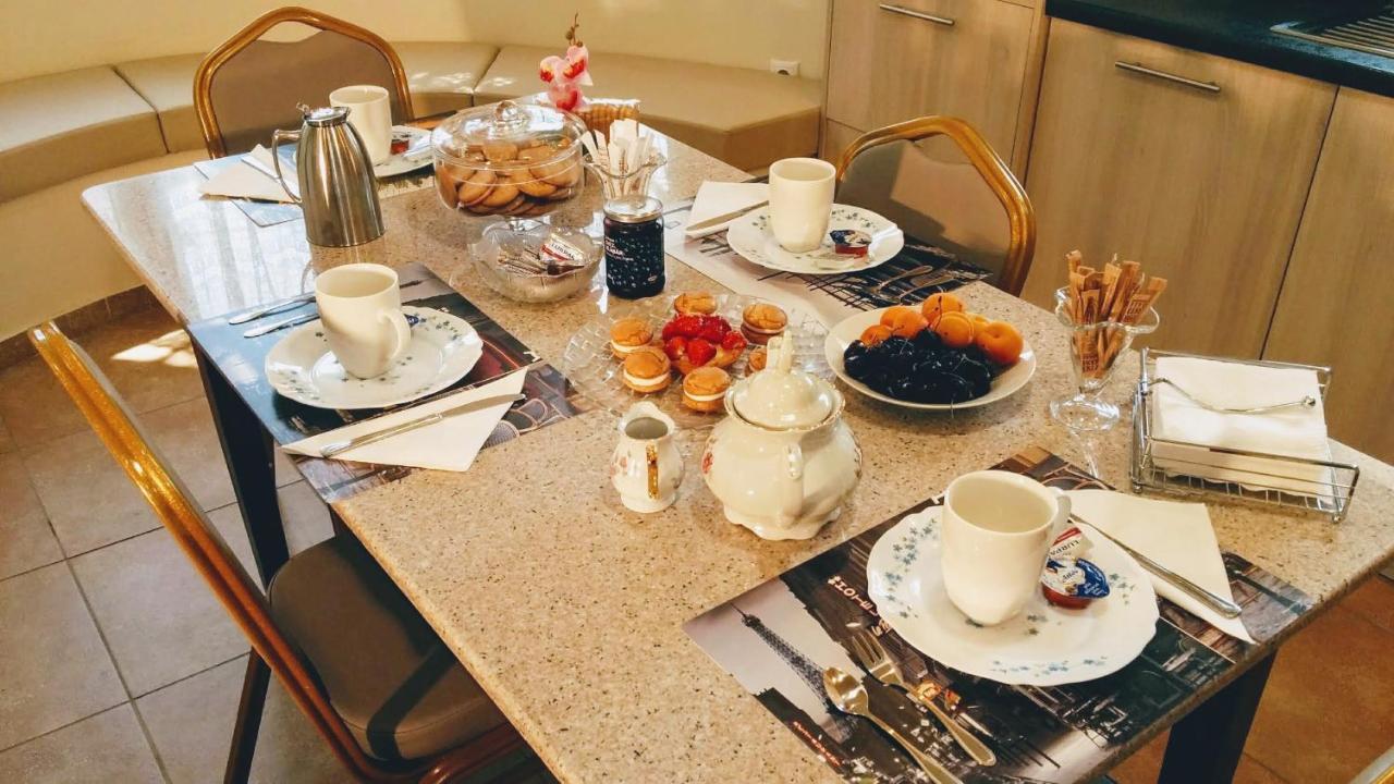 Lovely 2-Bedroom Apartment At Greek Riviera Vári Zewnętrze zdjęcie